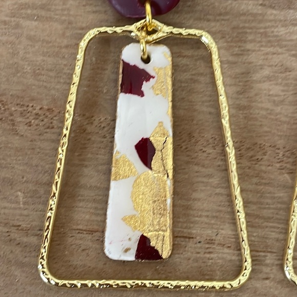 🎉♥️ NEW ARRIVAL! Mural Multi Gold Dangle Earrings Game Day Gifts - Picture 4 of 5